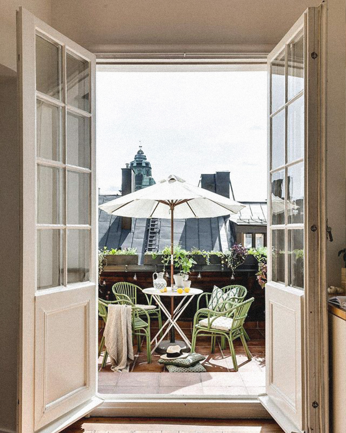 Miniature 10-idees-pour-renover-un-balcon-parisien